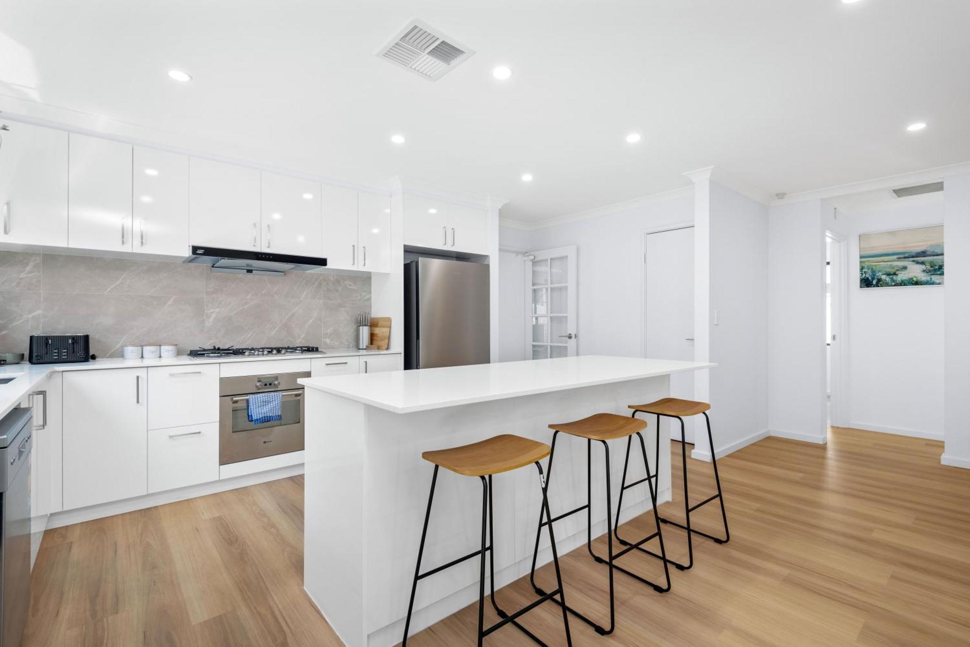 18 Bateman Retreat 4bdr 25bth *